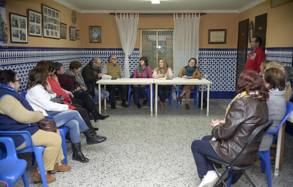El equipo de gobierno visita la barriada de El Carmen