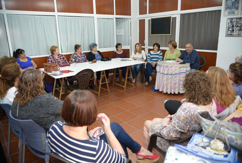 Visita del equipo de gobierno a la AAVV Tres Fases de Fermesa