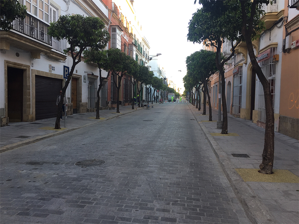 La calle Larga se abre al tráfico hoy, tras la finalización de las obras de mejora de las infraestructuras hidráulicas