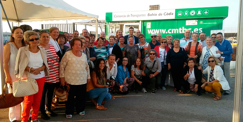 Mayores del Francisco Guerrero celebran la Semana Europea de la Movilidad con una excursión a Cádiz en el Catamarán