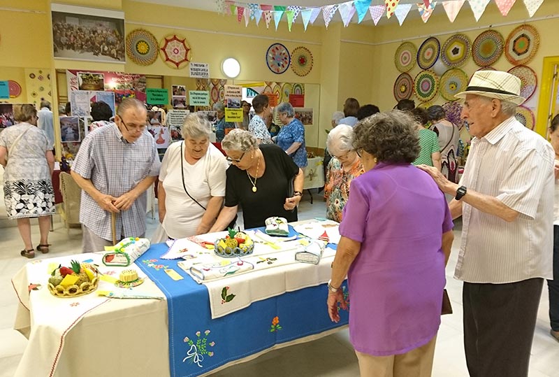 El Centro Francisco Guerrero realiza una exposición con trabajos realizados por sus mayores