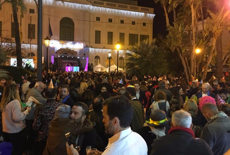 Más de 3.000 personas despiden el año en la Plaza Isaac Peral en una noche de fiesta y sin incidentes