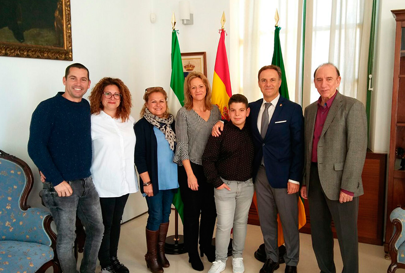 El alcalde recibe al pequeño cantante portuense Samuel, una de las estrellas de ‘La Voz Kids’