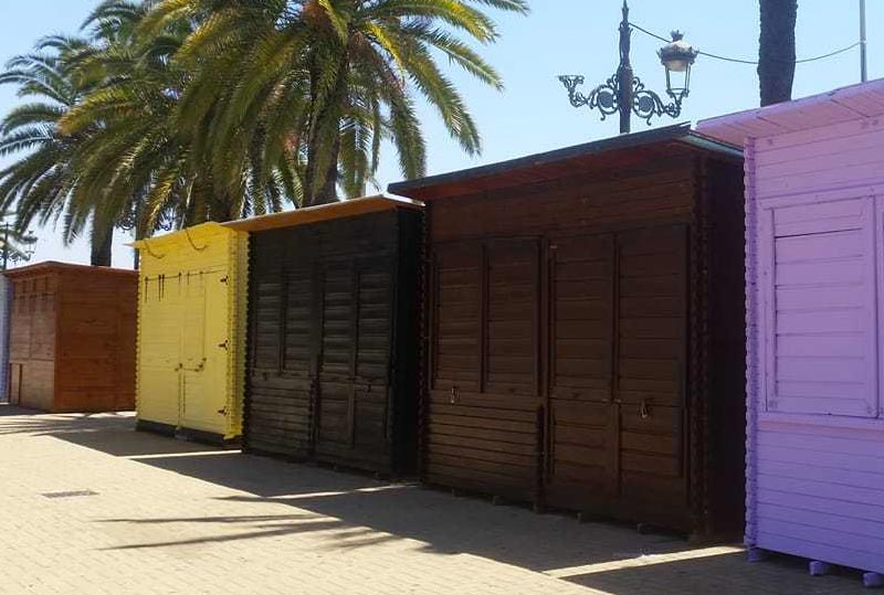 El Mercado de Artesanía del Parque Calderón abre hasta septiembre sus puestos al público