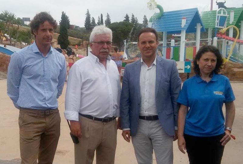 El alcalde visita Aqualand, “un ejemplo de promoción de ocio y turístico de El Puerto”