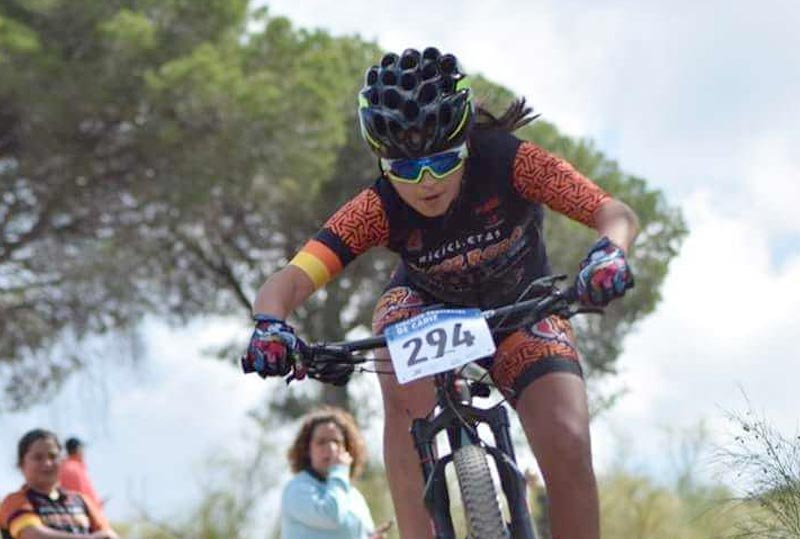 La joven ciclista portuense Marta Bejarano, campeona andaluza de mountain bike y carretera