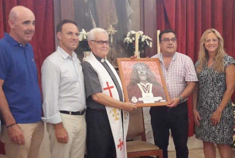 El alcalde agradece la donación de la imagen del “Cristo de Medinaceli” de Cádiz a la capilla de la Plaza de Toros 