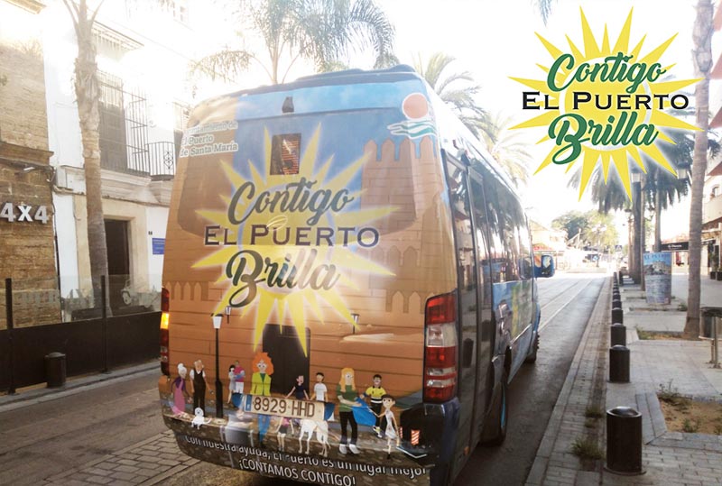 La campaña Contigo El Puerto Brilla se pasea por la ciudad en transporte público