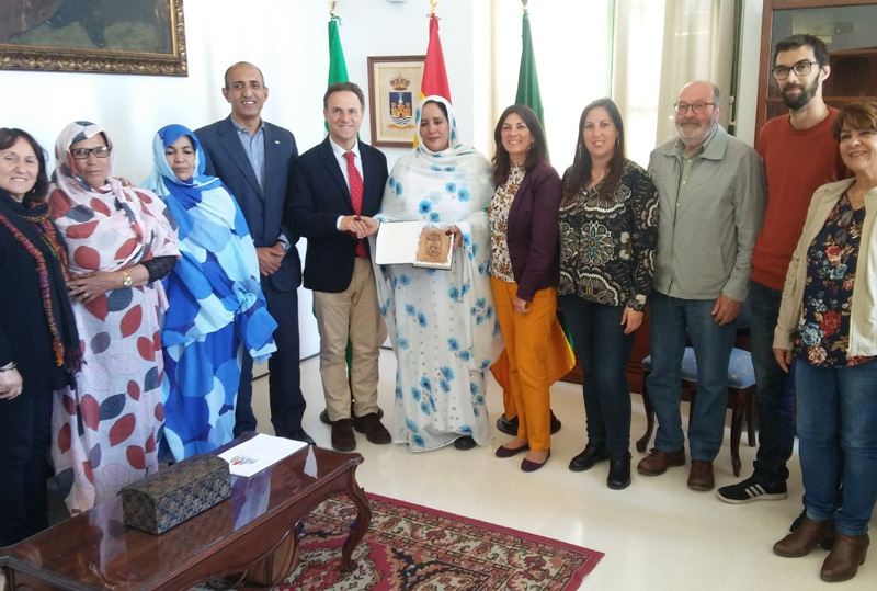 Visita de la Gobernadora del campamento refugiado saharaui de Auserd