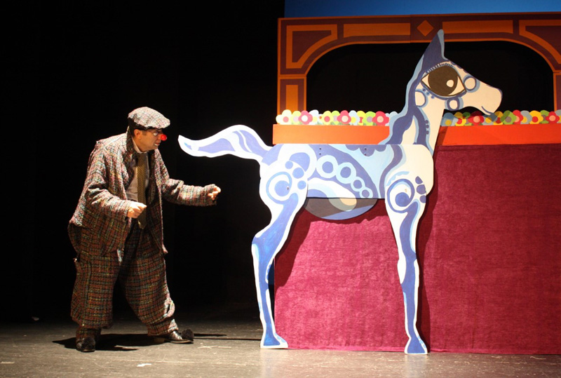El Teatro Familiar representa este domingo 'Viajeros del Carrusel' en el Teatro Pedro Muñoz Seca