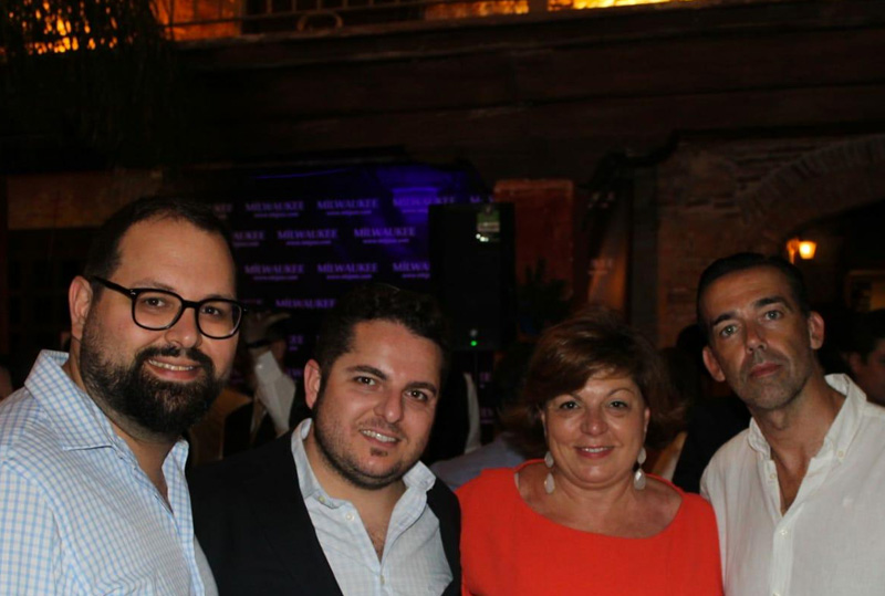 El Ayuntamiento felicita a la Bodeguilla del Bar Jamón por su 30 aniversario