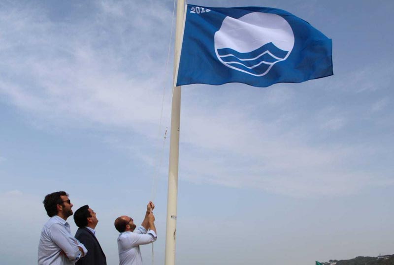 Izadas las banderas azules otorgadas a las playas de El Puerto de Santa María