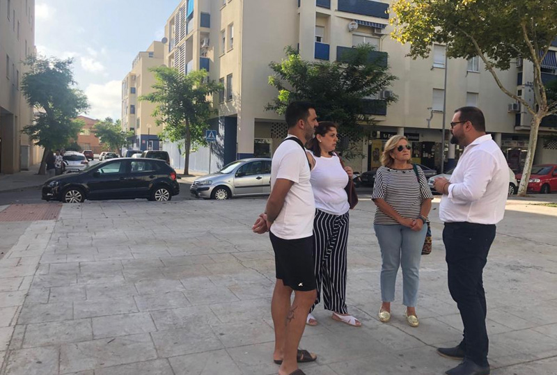 Lara y Bello se comprometen a implementar mejoras en la barriada de El Juncal