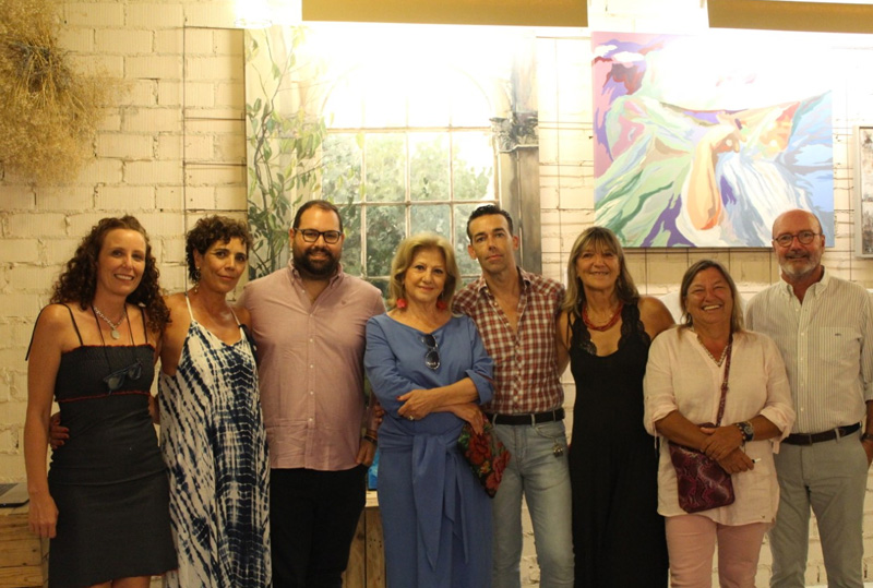 Bello y Calleja visitan la Galería 18 en Puerto Sherry, un espacio donde el arte se renueva