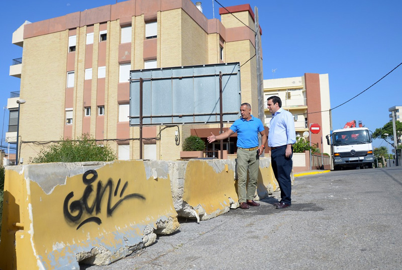 Mantenimiento Urbano realiza obras urgentes en Fuentebravía para mejorar la seguridad de los vecinos