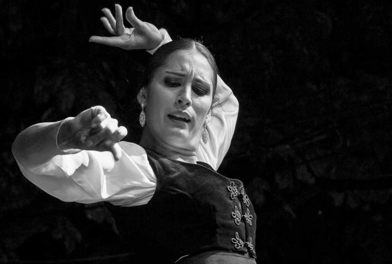 La bailaora Olga Llorente y el tocaor portuense Jesús Núñez actúan en el ciclo Flamenco del Hospitalito