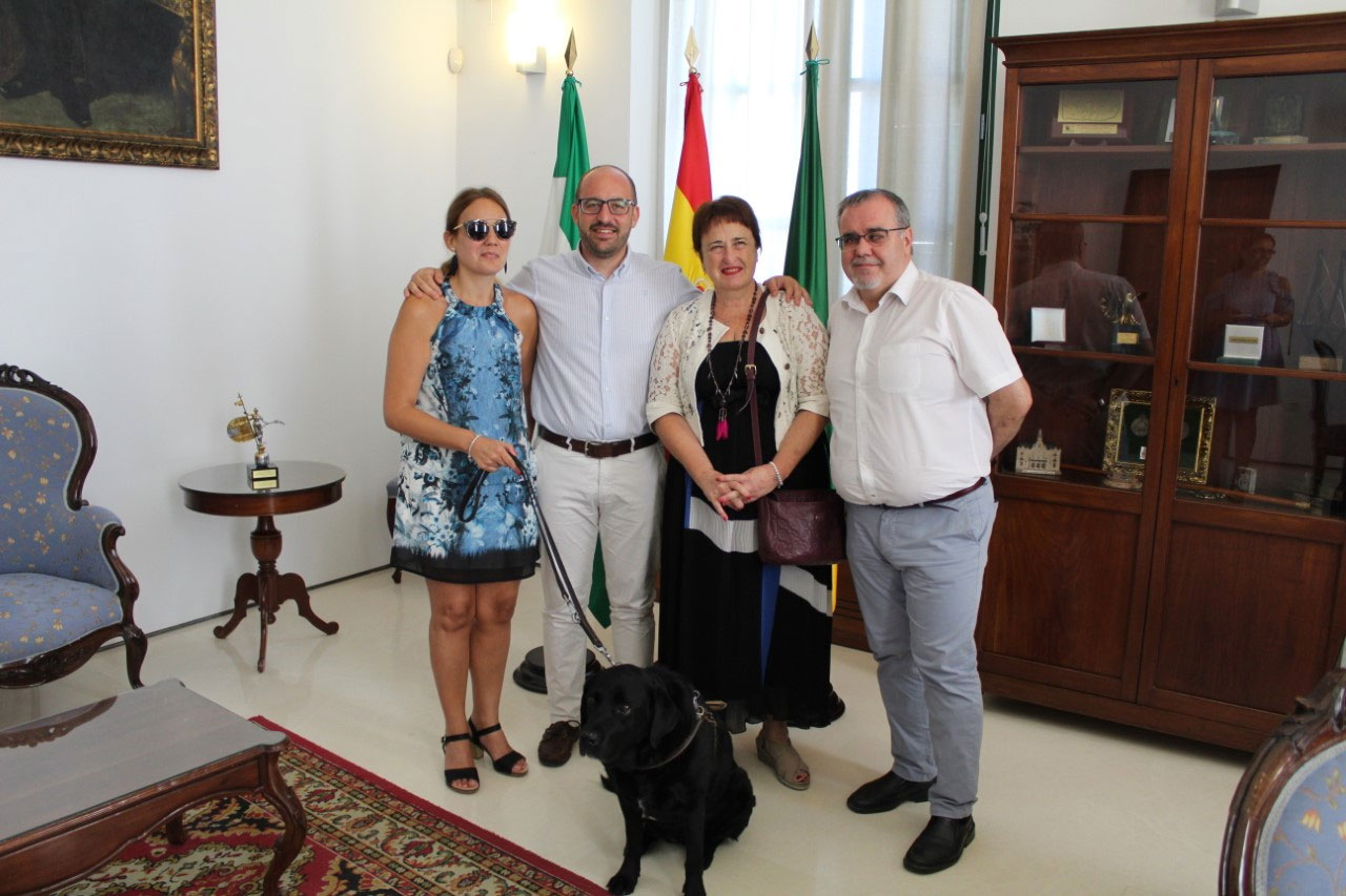 El alcalde trabaja con la ONCE para hacer de El Puerto una ciudad más amable y accesible