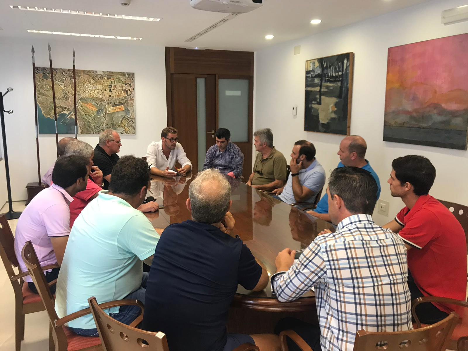 El concejal de Plaza de Toros, Álvaro González, se reúne con profesionales del mundo taurino