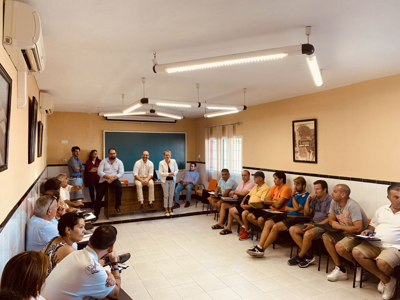 El alcalde de El Puerto y la concejal de Deportes se reúnen con los clubes deportivos portuenses para impulsar el deporte base