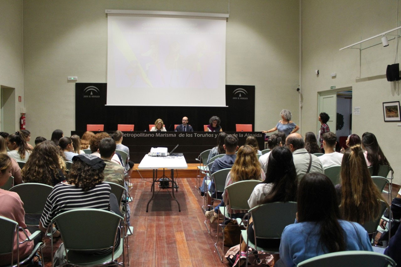 Carmen Lara acompaña a los jóvenes participantes en el Encuentro Intercentros “Centinelas por la Igualdad”