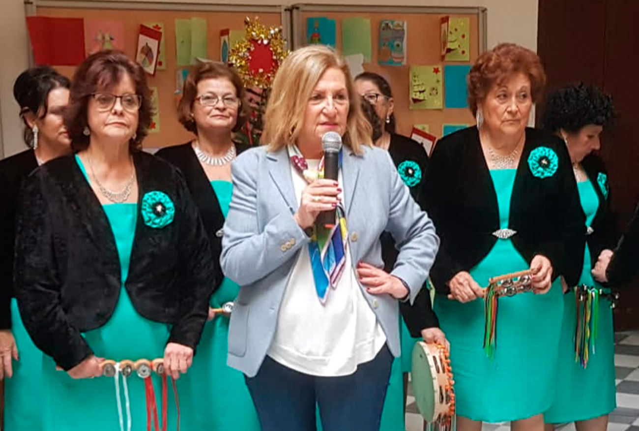 María del Carmen Lara asiste a la clausura de las actividades navideñas del Proyecto de Mayores del Programa Barrio Alto