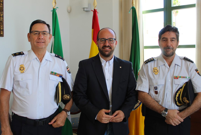 El alcalde recibe al nuevo comisario jefe de la Policía Nacional de El Puerto