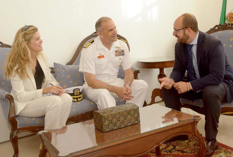 El Alcalde recibe al nuevo jefe de actividades navales de EE.UU. en España