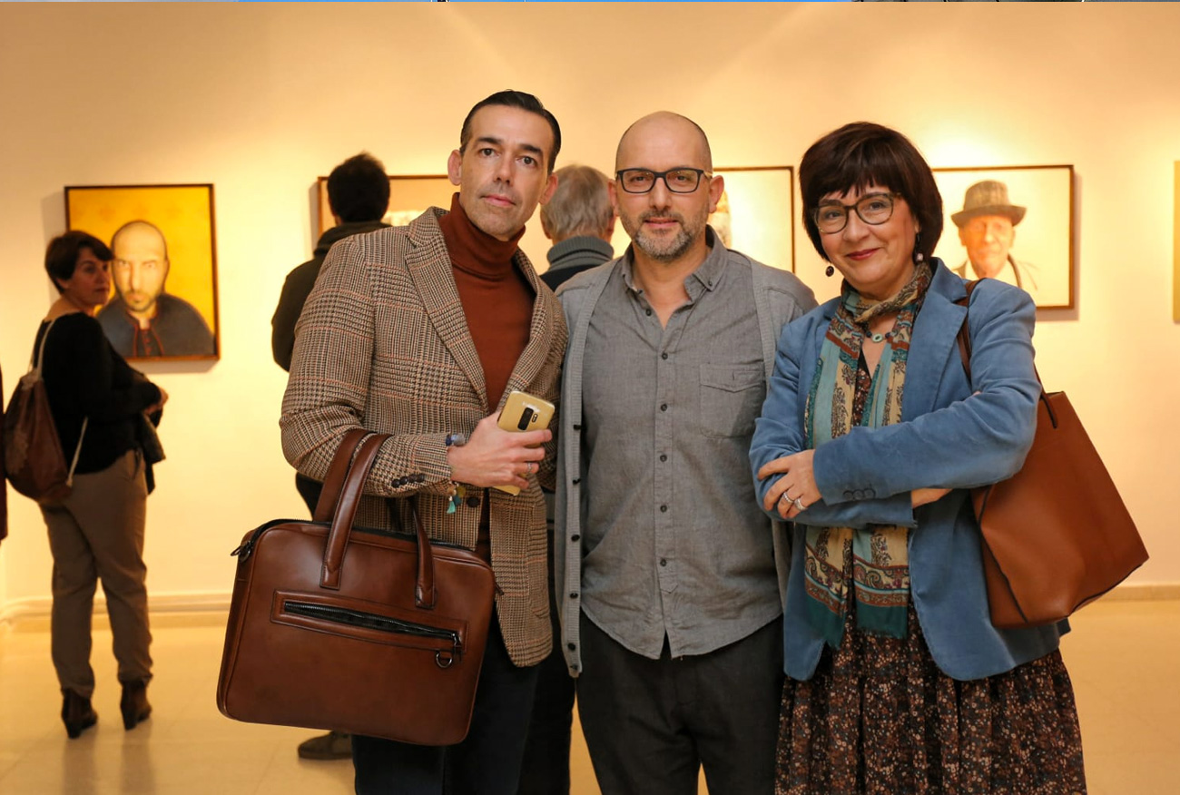 David Calleja destaca el nivel de la exposición que el pintor Francisco Barrera ofrece en el IES Juan Lara