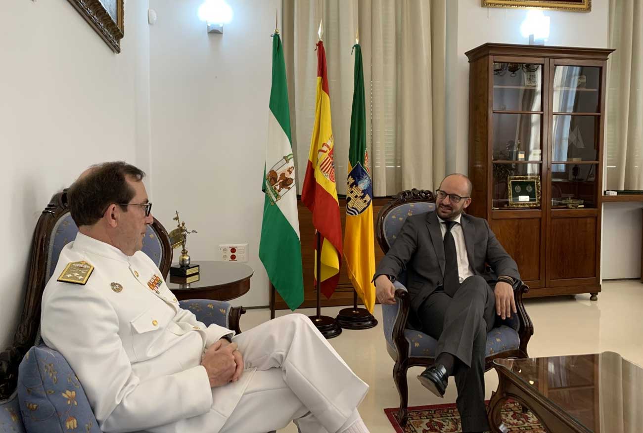 El alcalde recibe al nuevo Almirante de la Flota Antonio Martorell Lacave