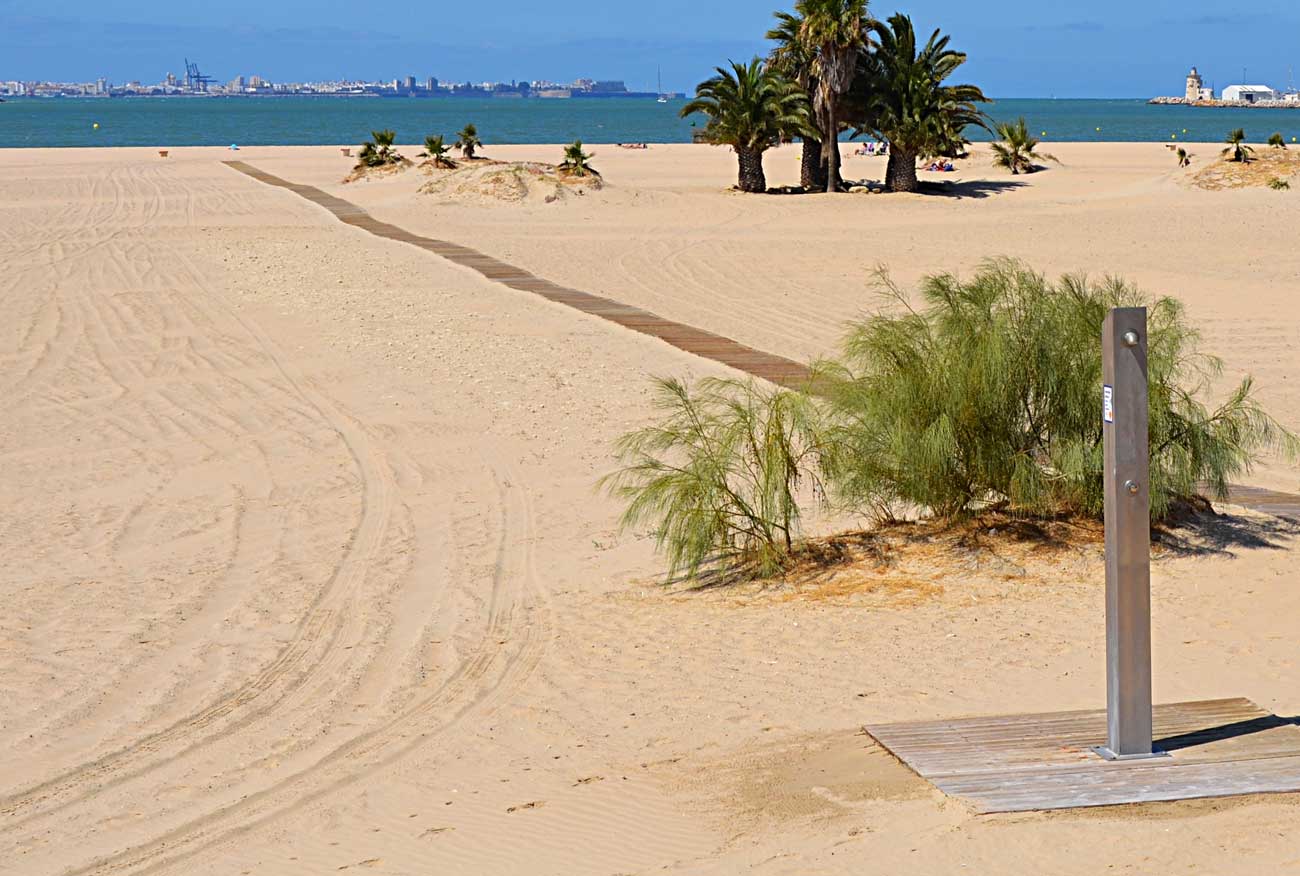 El Puerto recibirá de la Junta de Andalucía 78 auxiliares de playas para vigilar el litoral y 111.991,01 euros en recursos de seguridad