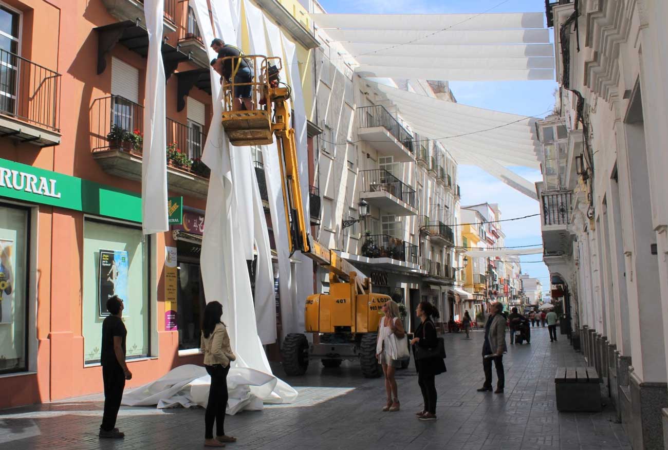 Los trabajos de instalación de toldos en la calle Luna comenzarán a partir del 15 de junio