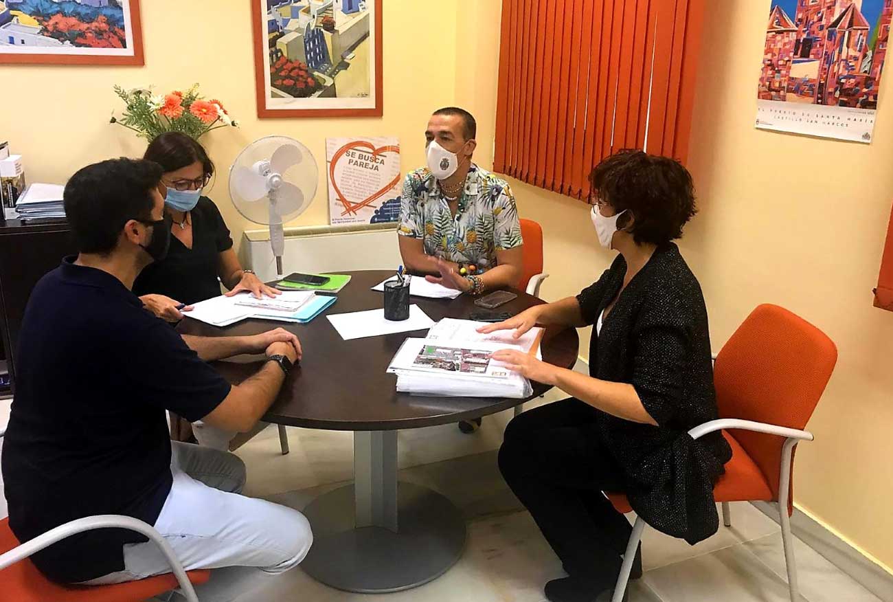 Calleja se reúne con la junta directiva de la Asociación de Empresarios Centro Comercial Abierto de El Puerto para abordar la campaña de Navidad