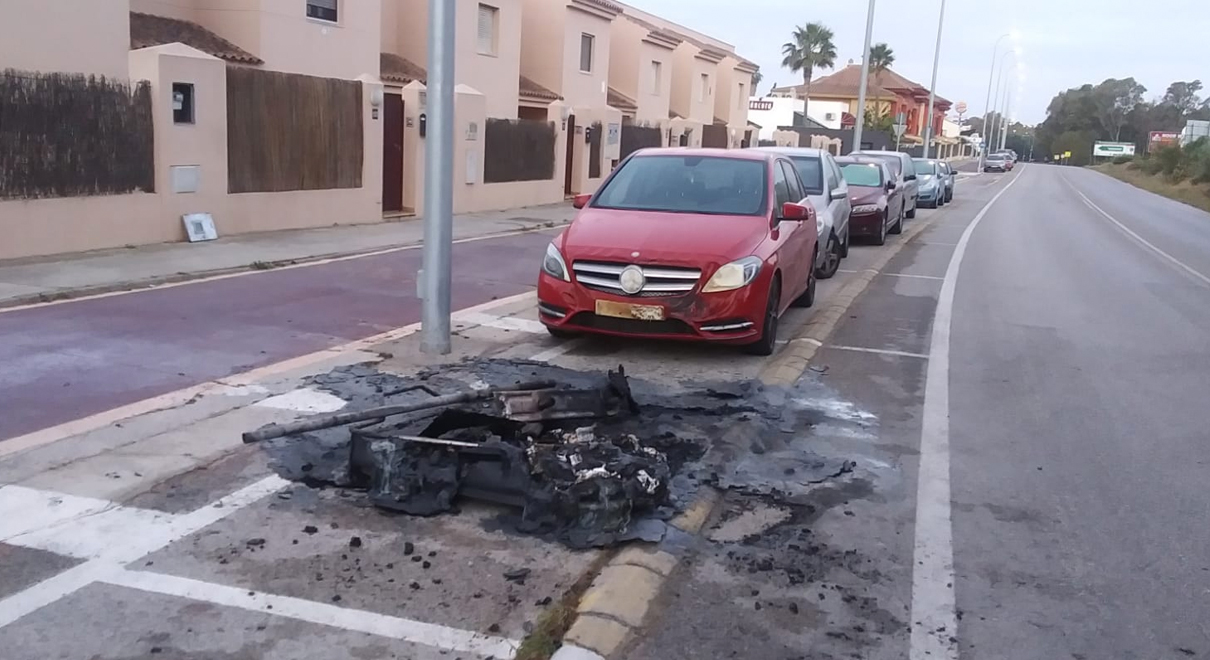 Millán Alegre denuncia el vandalismo callejero de quema continuada de contenedores