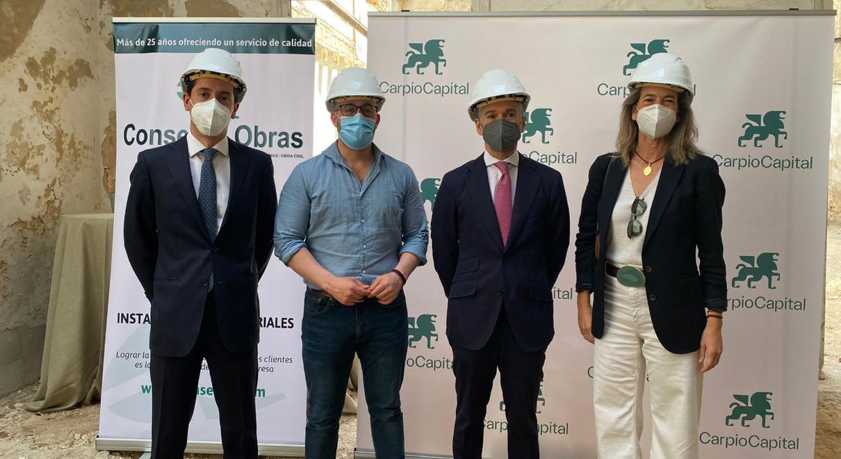 Germán Beardo da la bienvenida al primer proyecto de rehabilitación en el centro de El Puerto de la mano de Carpio Capital, que se adecúa al Peprichye