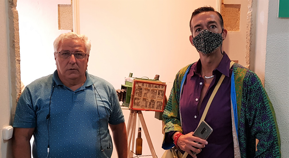 Calleja presenta la Pieza del Mes del Museo Municipal, una cámara de cajón portátil utilizada por el fotógrafo Cuéllar