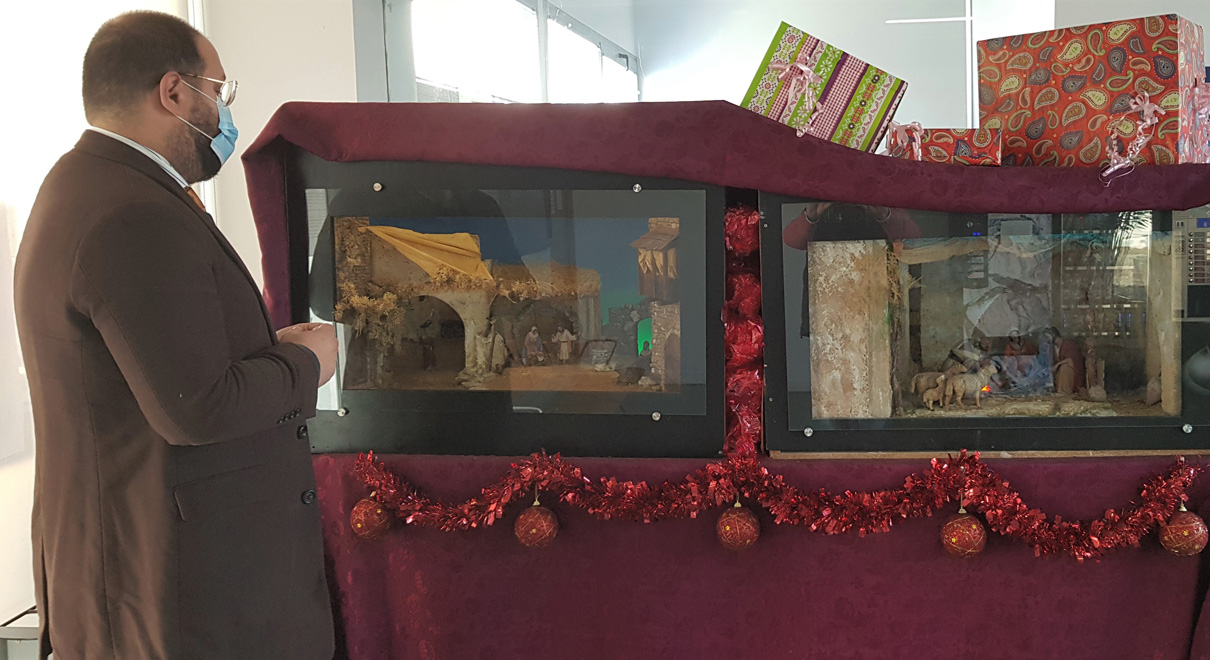 El Centro Cívico anticipa la Navidad con la decoración de los belenistas