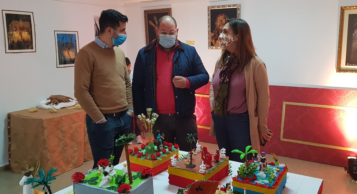 El CEIP Cristóbal Colón muestra una atractiva exposición sobre la Semana Santa realizada por los alumnos del centro