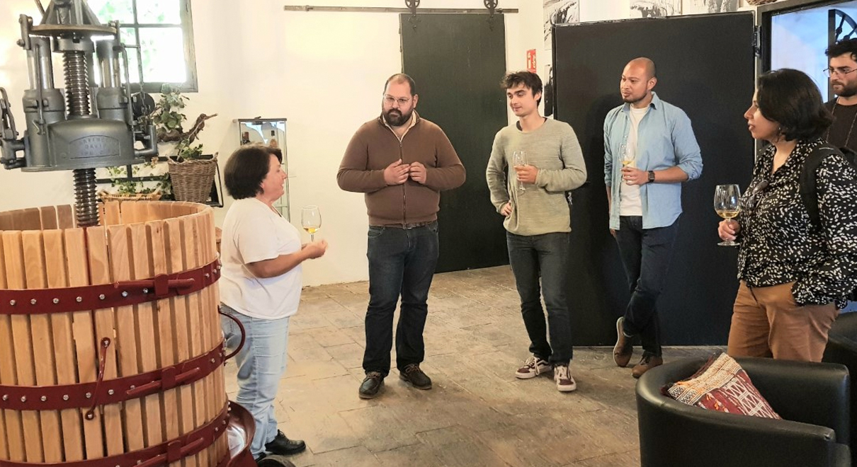 Bello recibe a estudiantes del Máster en Economía y Desarrollo Territorial en “La Bendita Locura”