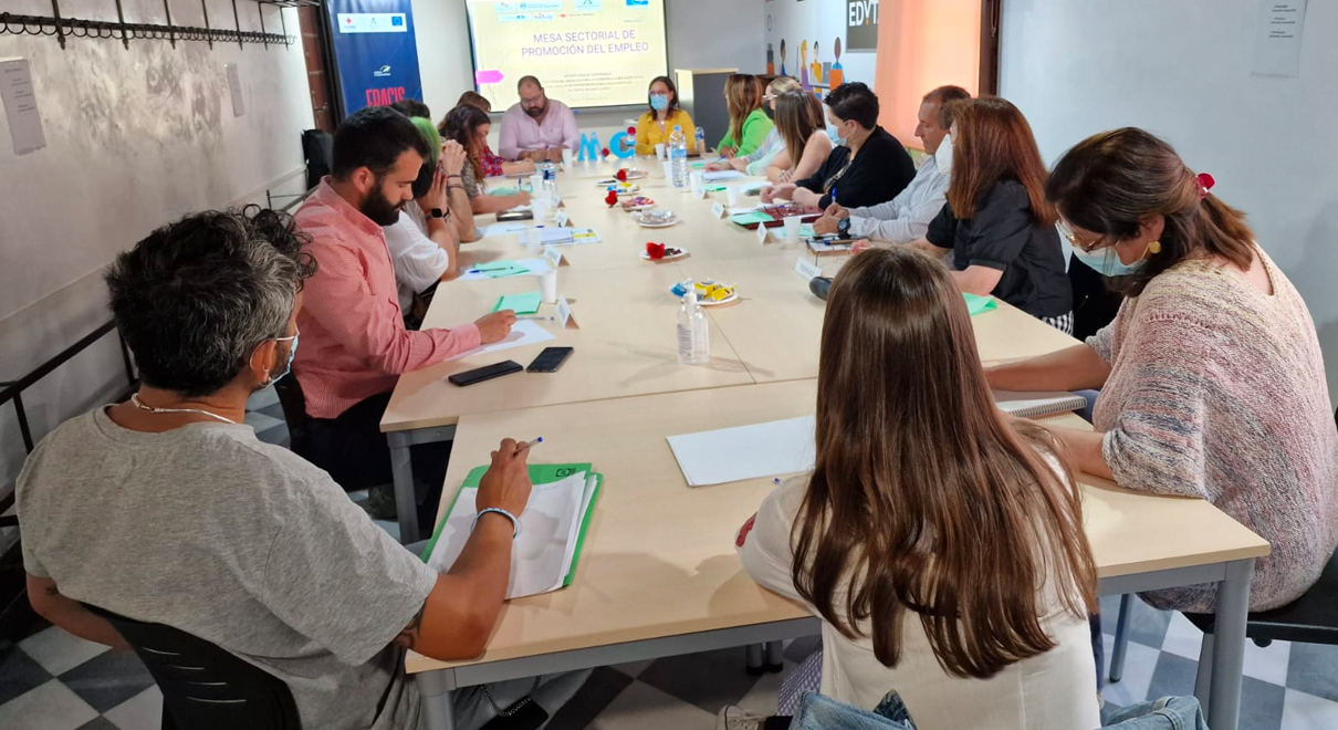 Mesa Sectorial de Empleo, con empresas líderes en sus sectores, para mejorar la empleabilidad de los que más lo necesitan