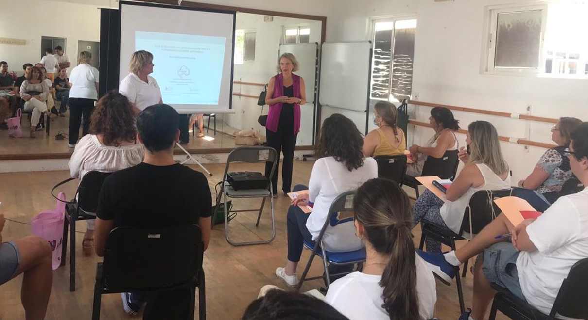 Lola Campos visita a los alumnos del curso de Soporte Vital Básico y Desfibrilador Externo Automático
