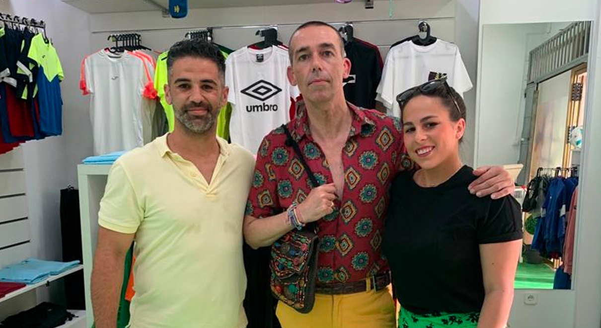 Calleja visita “CeSport”, una tienda inaugurada en la Avenida de la Música que suministra equipamientos de todas las modalidades deportivas