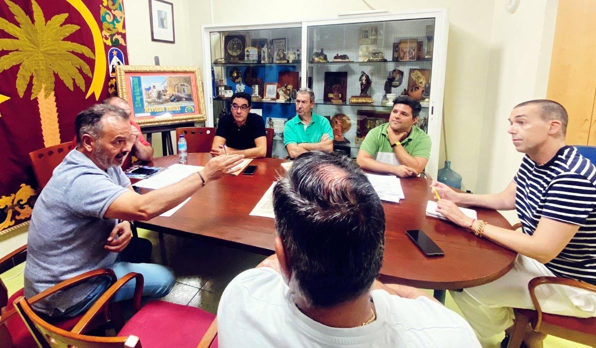 Calleja se reúne con la Asociación de Belenistas Portuense para preparar los actos de la Navidad