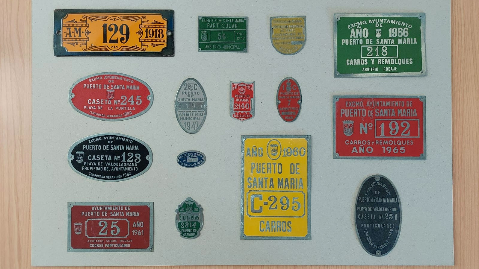 Pieza del mes - Conjunto de placas del pago de arbitrios