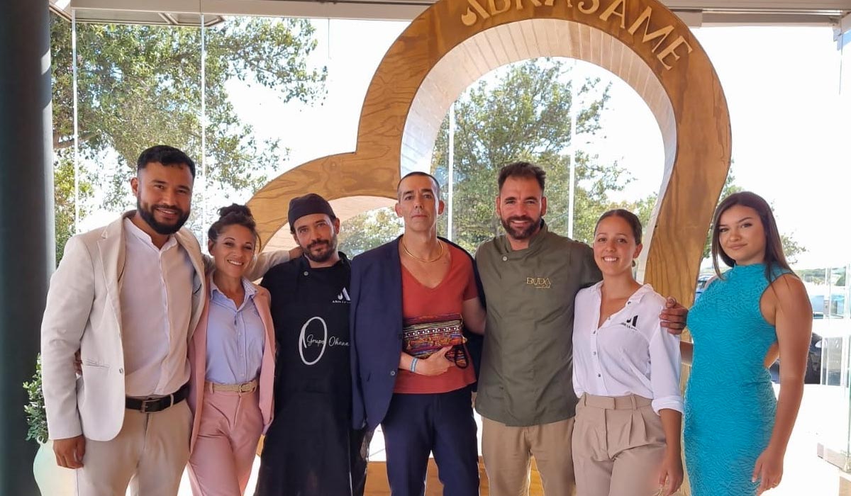 Calleja inaugura el restaurante “Abrásame”, en José Luis Tejada, 25, una apuesta por El Puerto del grupo Ohana