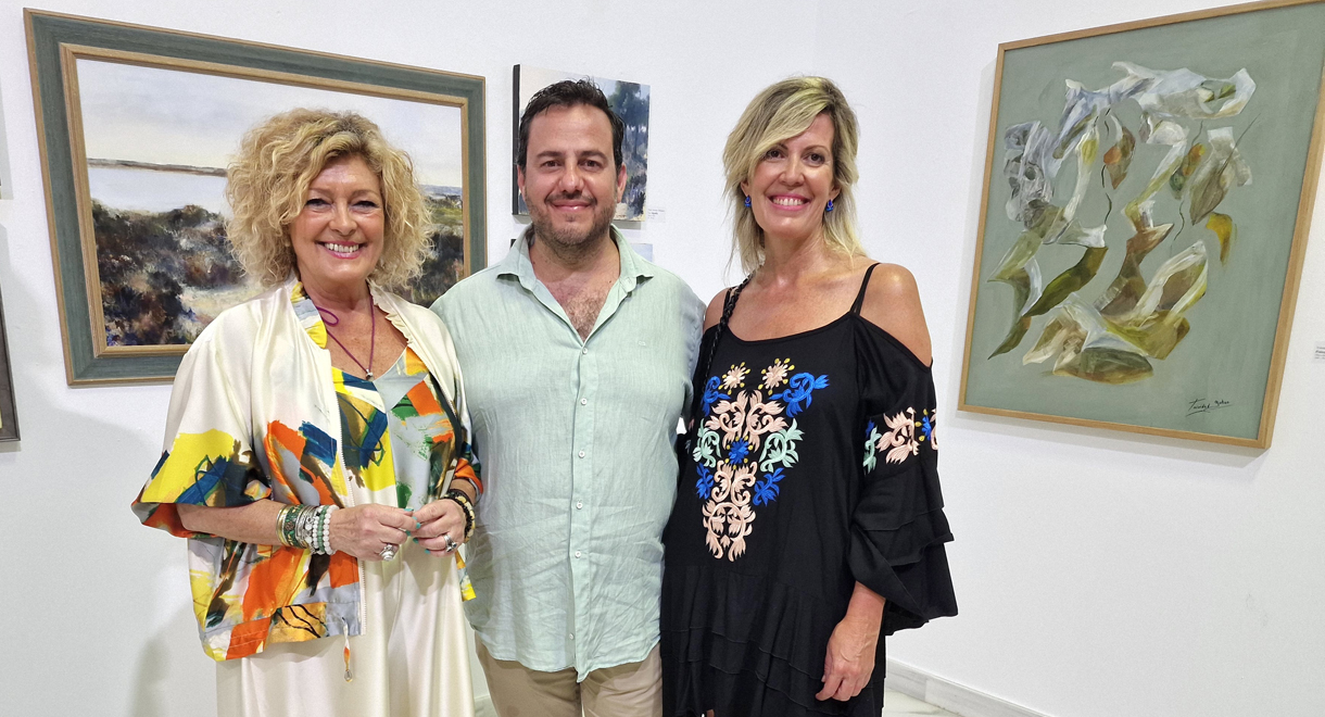 Enrique Iglesias inaugura la exposición “Donde habla la luz”, una muestra del grupo “Pinceles”