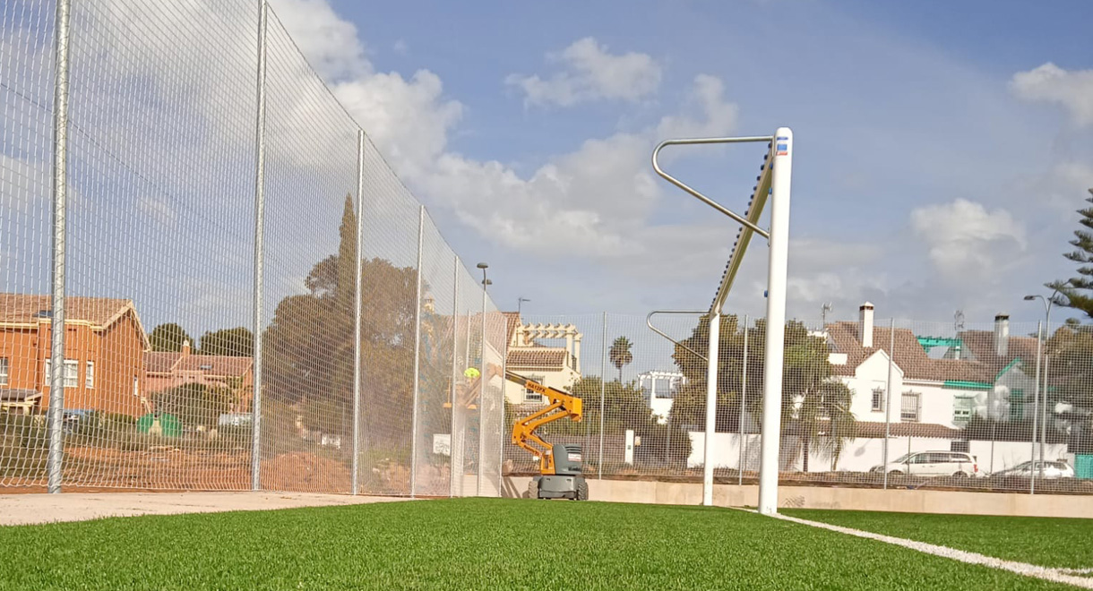 El Ayuntamiento adjudica el cerramiento del Campo de Fútbol de El Águila para garantizar la seguridad de este equipamiento deportivo El Ayuntamiento adjudica el cerramiento del Campo de Fútbol de El Águila para garantizar la seguridad de este equipamiento deportivo