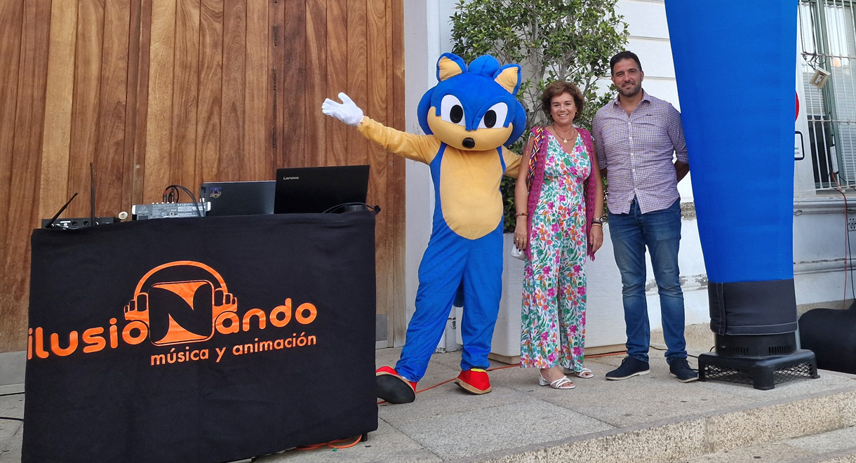 La Plaza Isaac Peral, se llenó del mejor ambiente familiar con la fiesta infantil del verano