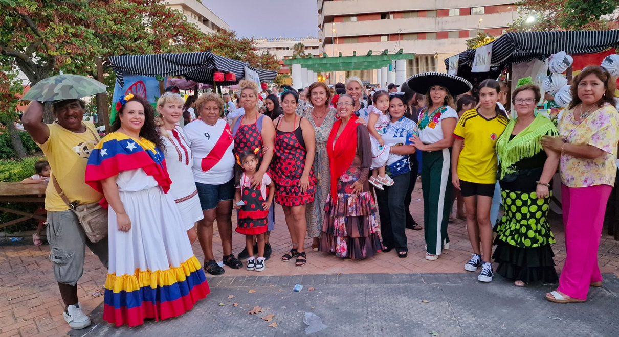 La IV Velada Multicultural de Los Milagros muestra a trece países en una cita marcada por la fiesta y la convivencia La IV Velada Multicultural de Los Milagros muestra a trece países en una cita marcada por la fiesta y la convivencia