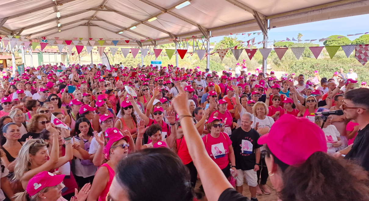 La VII Marcha Rosa bate récord de participación congregando a 1.200 personas