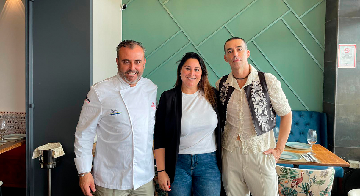 Calleja felicita a Fran Oliva por la apertura del restaurante 'Sarmiento'